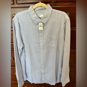 Gap Mens pinstripe button down shirt, size L